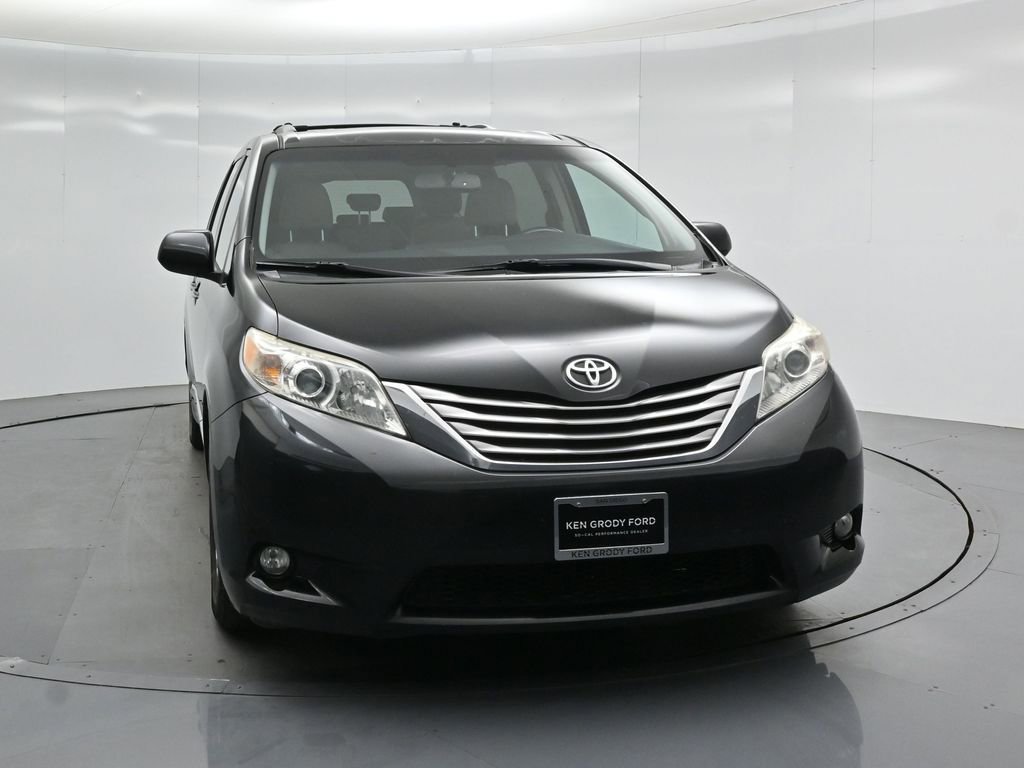 Used 2015 Toyota Sienna XLE Premium FWD image 57