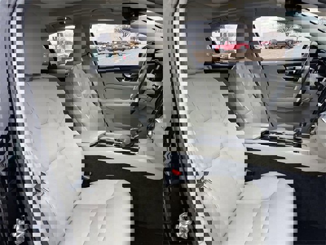 Used 2020 Volvo S60 T5 Momentum image 25