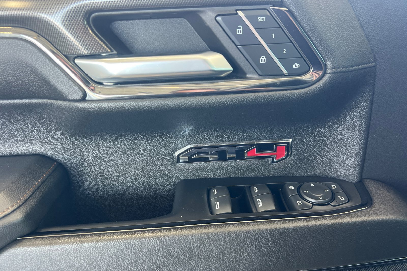 Used 2024 GMC Sierra 1500 AT4 image 8