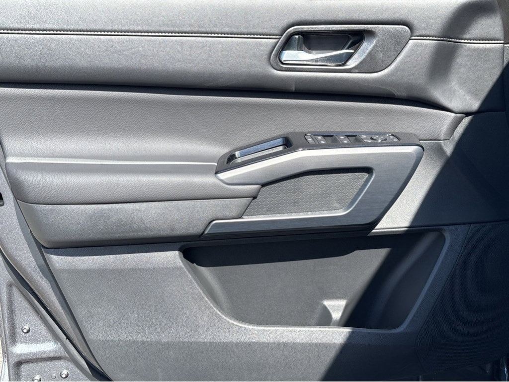New 2026 Nissan Pathfinder SL FWD image 18