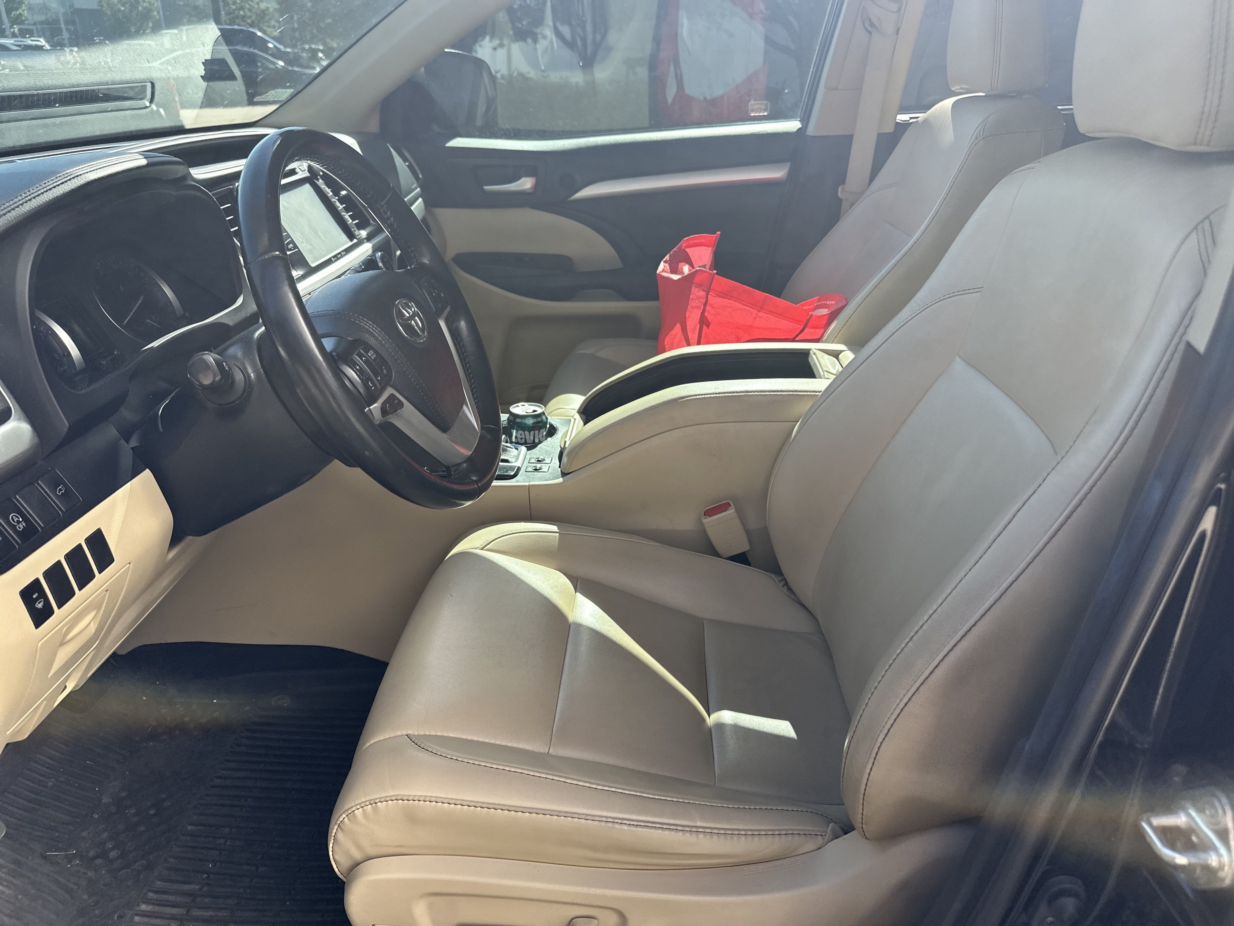 Used 2019 Toyota Highlander XLE AWD/4WD image 15
