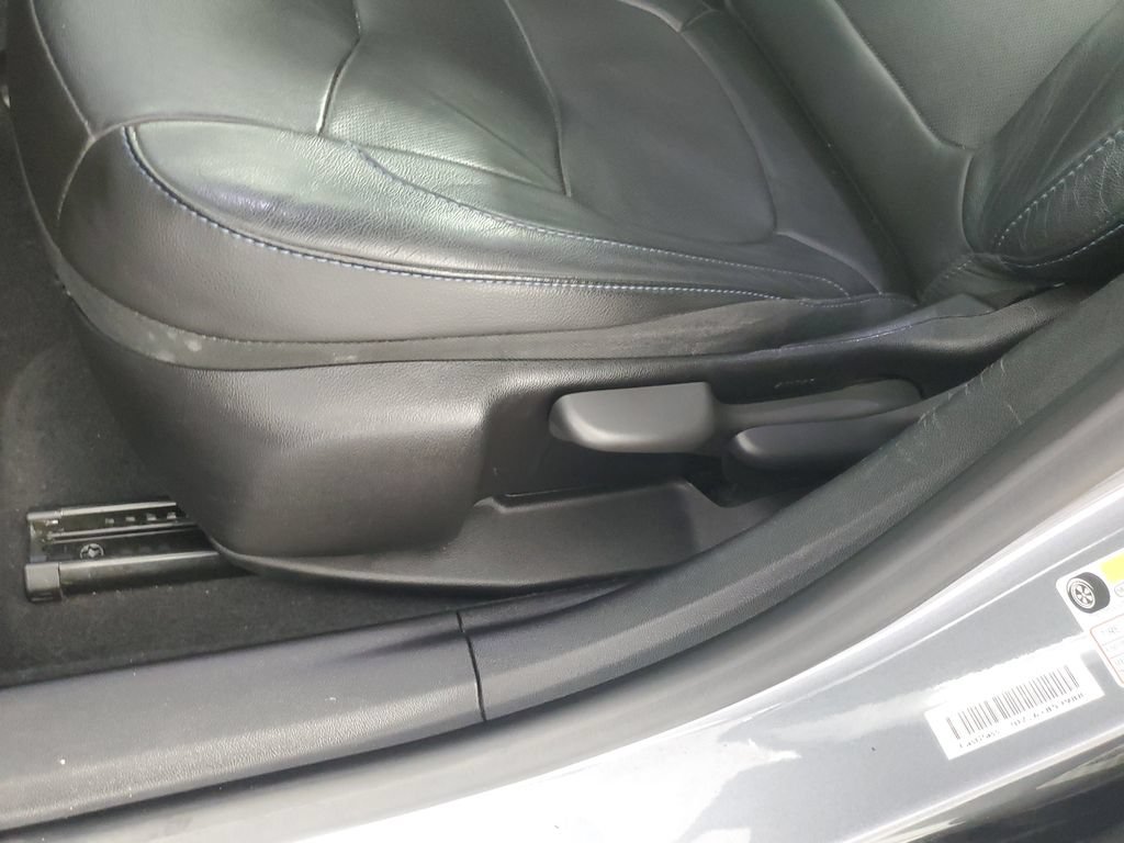 Used 2018 Chevrolet Volt LT w/ Comfort Package FWD image 31