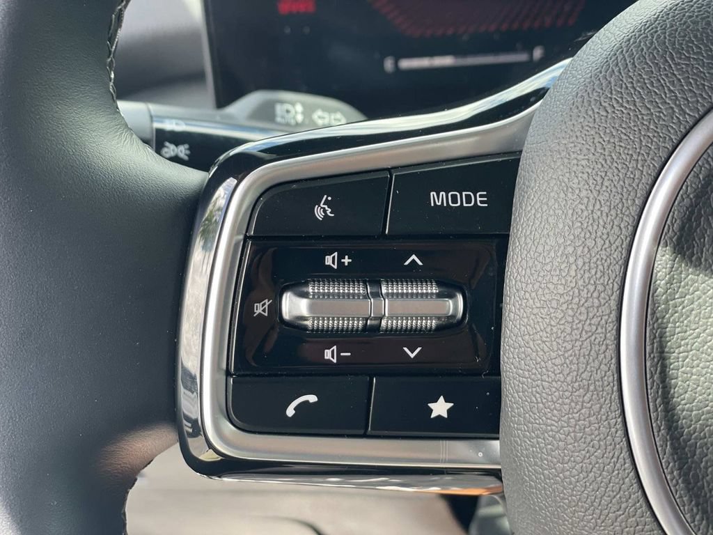 Used 2025 Kia Sorento S FWD image 8