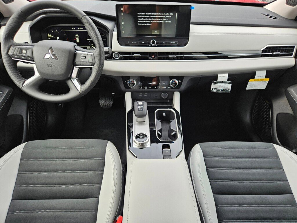 New 2025 Mitsubishi Outlander SE image 14