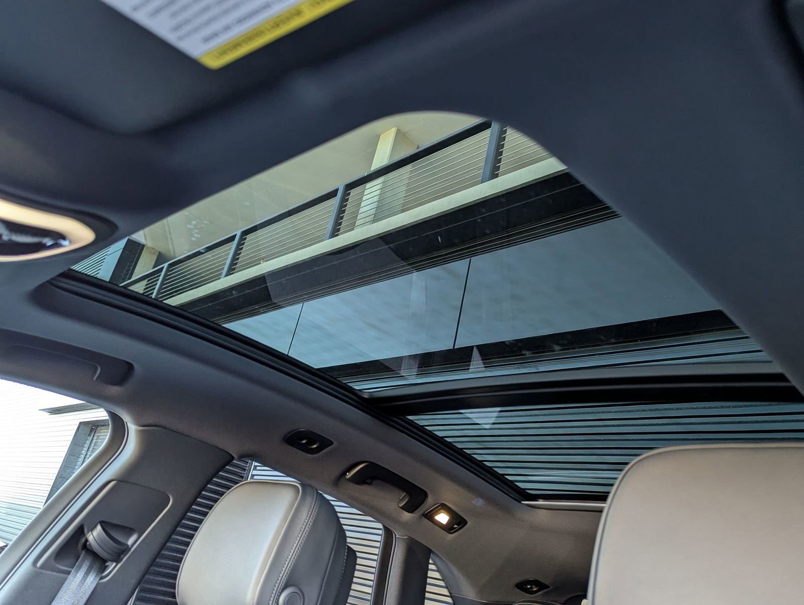 Certified 2025 Porsche Macan image 19