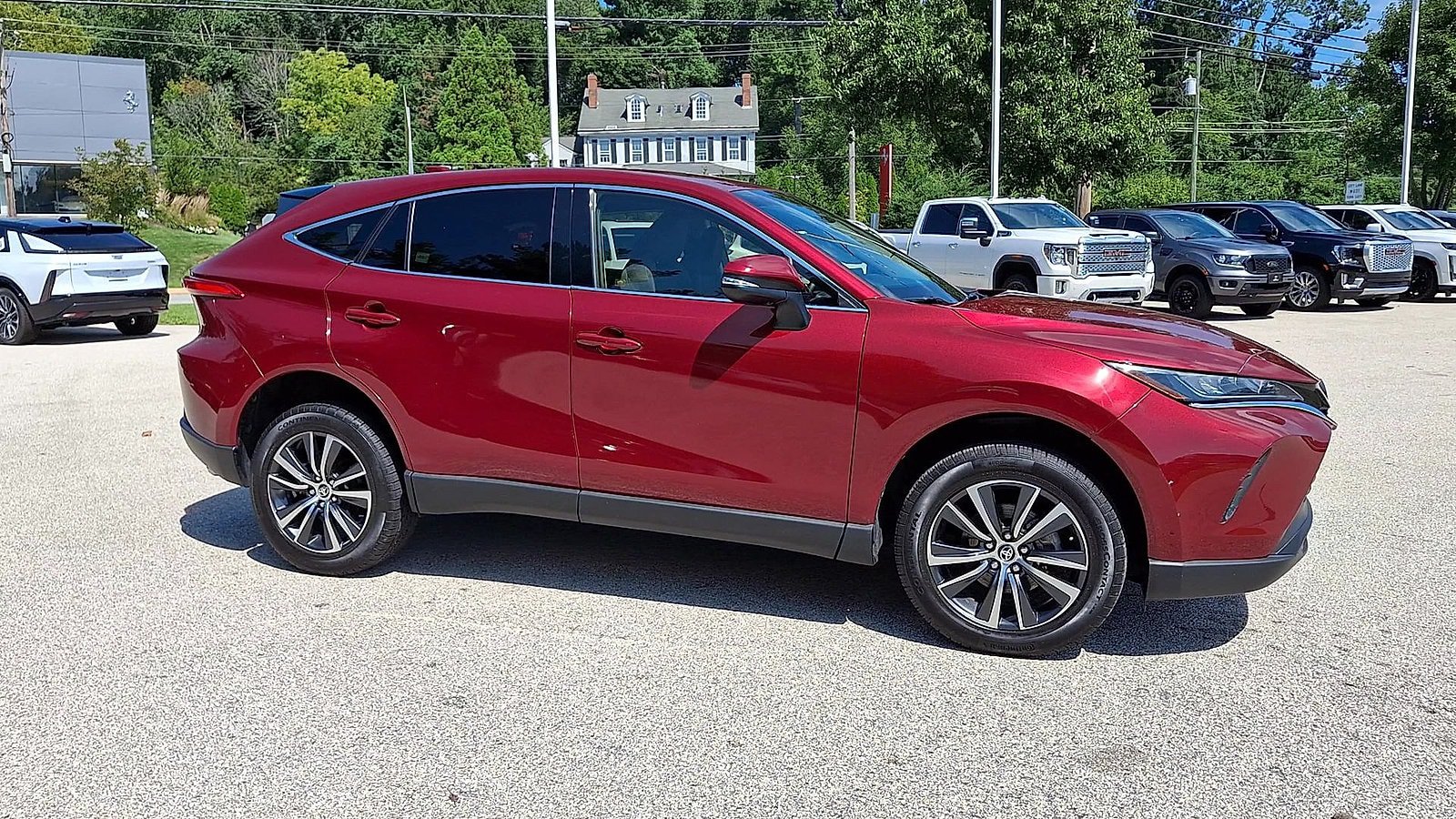 Used 2021 Toyota Venza LE AWD/4WD image 2