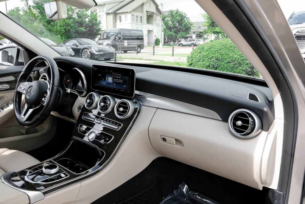 Used 2019 Mercedes-Benz C 300 Sedan image 8