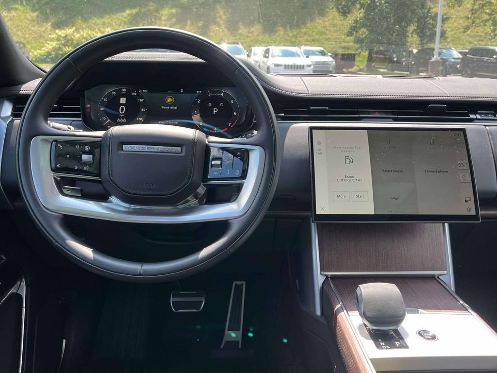 Certified 2025 Land Rover Range Rover SE AWD/4WD image 18