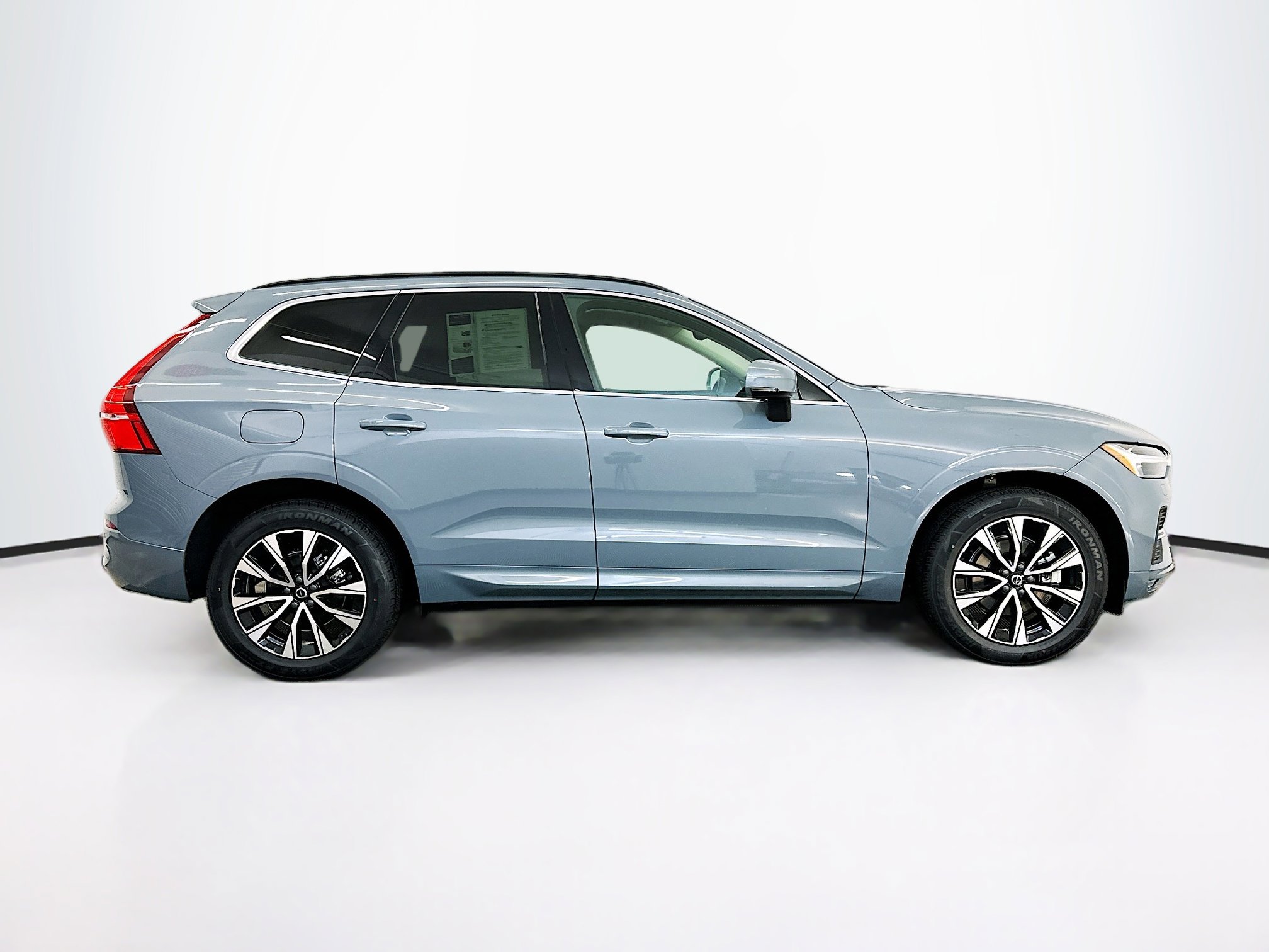 Used 2023 Volvo XC60 B5 Core w/ Climate Package image 10