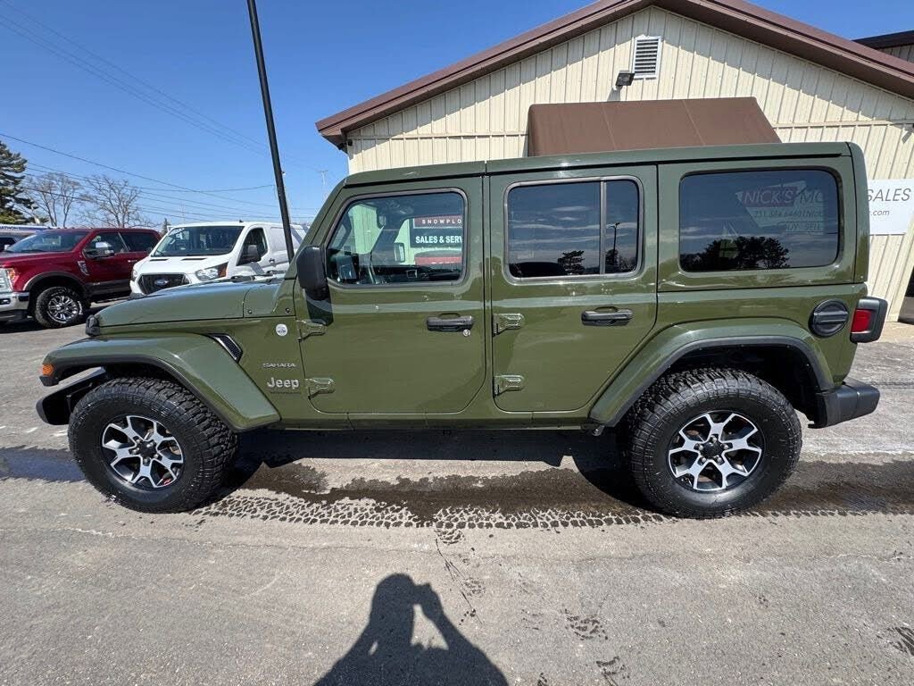 Used 2023 Jeep Wrangler Sahara AWD/4WD image 2
