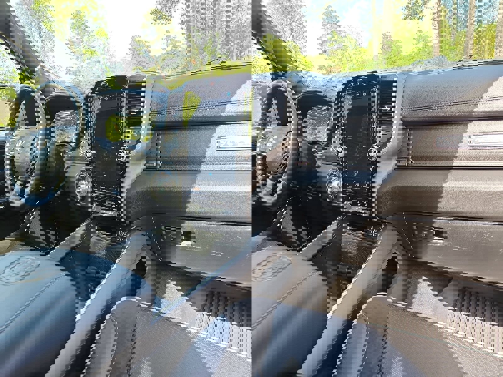 Used 2023 RAM 1500 Laramie AWD/4WD image 16