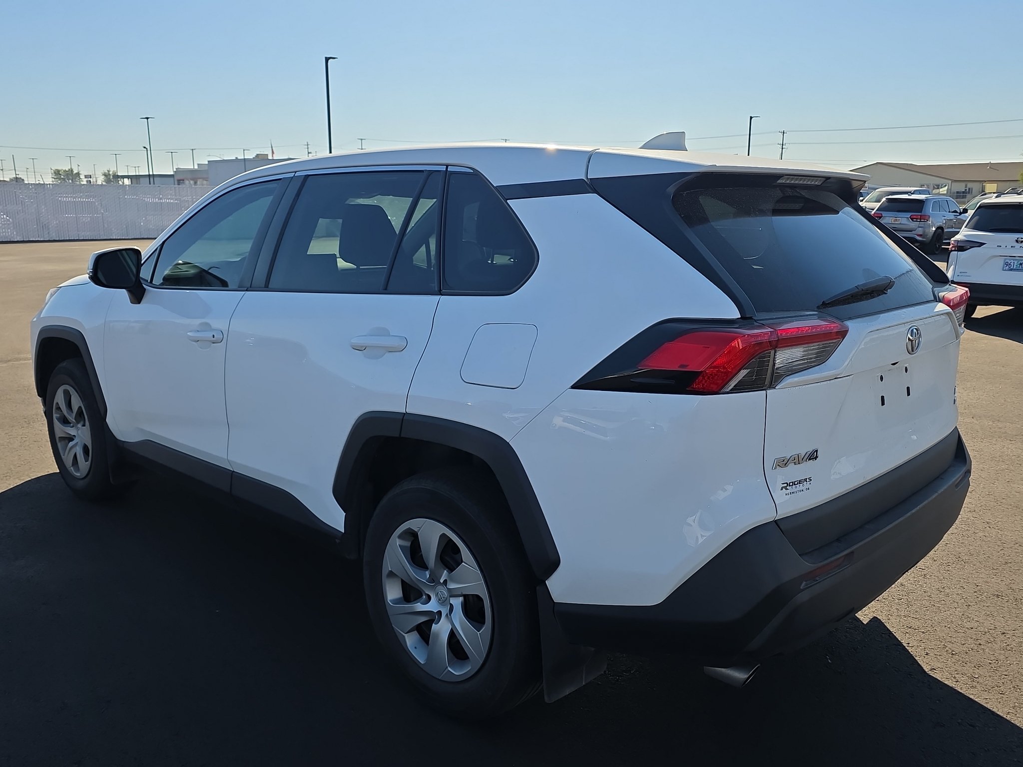 Certified 2022 Toyota RAV4 LE AWD/4WD image 6