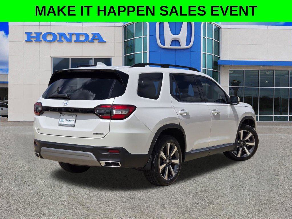 Used 2025 Honda Pilot Touring image 3