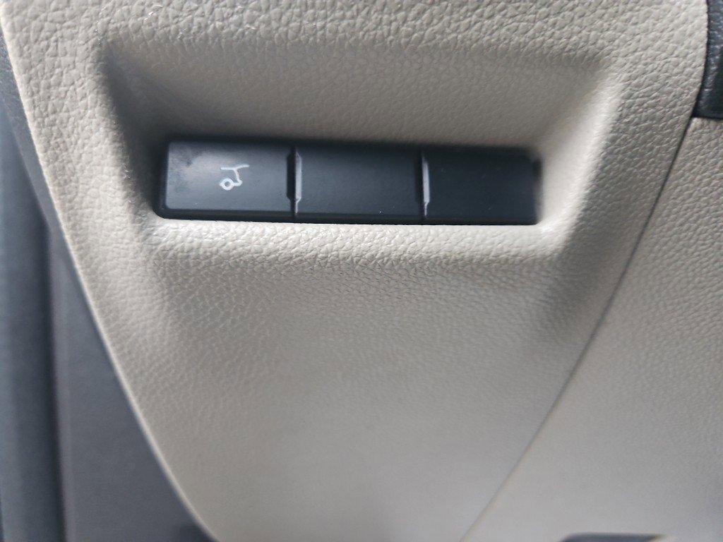 Used 2015 Ford Explorer XLT w/ Equipment Group 202B image 10