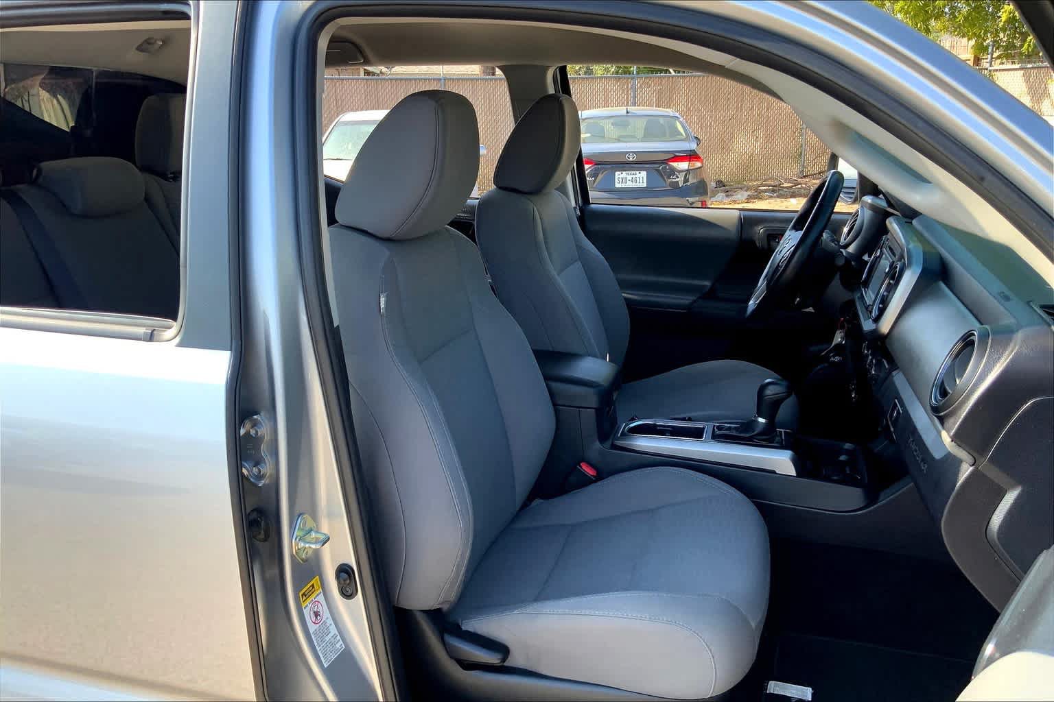 Used 2017 Toyota Tacoma SR5 w/ Tow Package RWD image 9