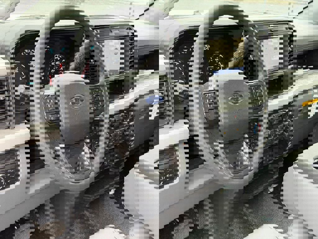 New 2026 Ford F550 4x4 Supercab Super Duty image 17