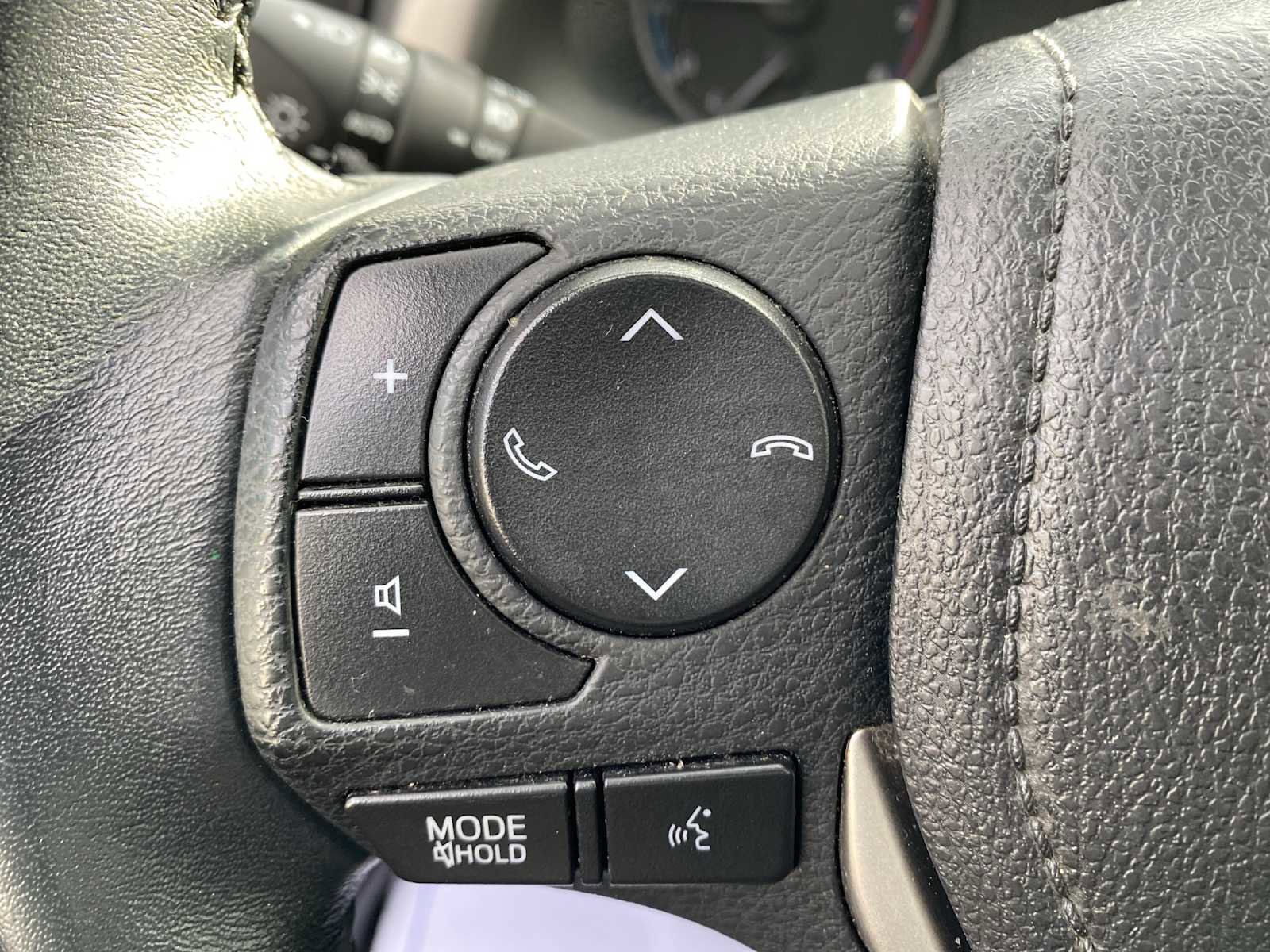 Used 2018 Toyota RAV4 XLE image 18