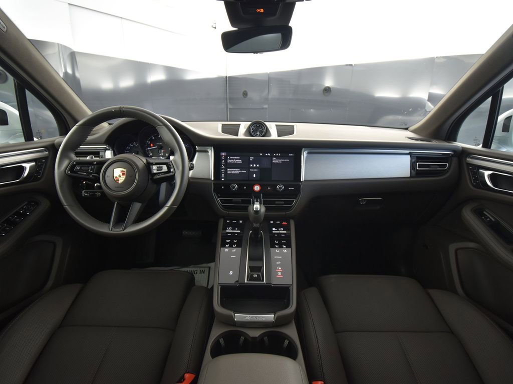 Used 2025 Porsche Macan image 17