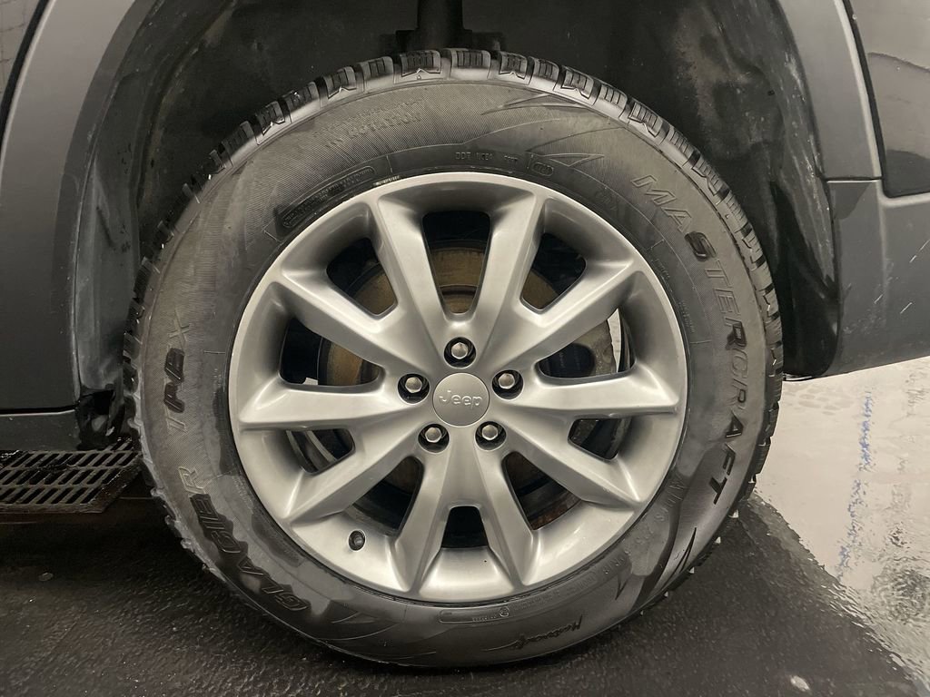 Used 2018 Jeep Cherokee Limited AWD/4WD image 26
