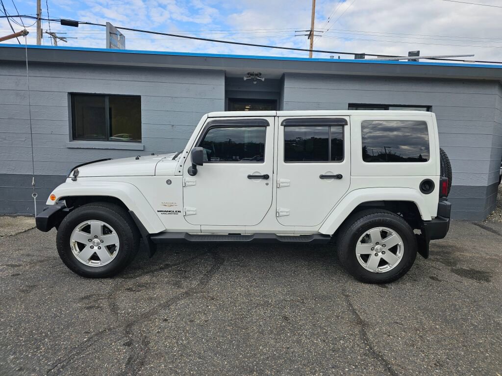 Used 2012 Jeep Wrangler Unlimited Sahara w/ Dual Top Group AWD/4WD image 3