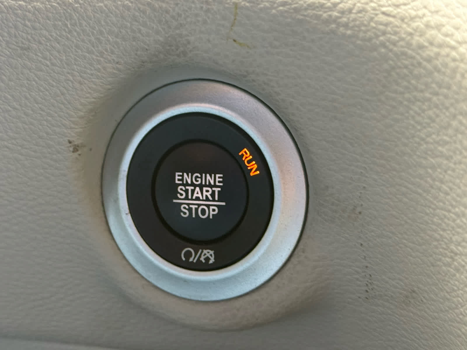 Used 2024 Chrysler Pacifica Limited FWD image 16
