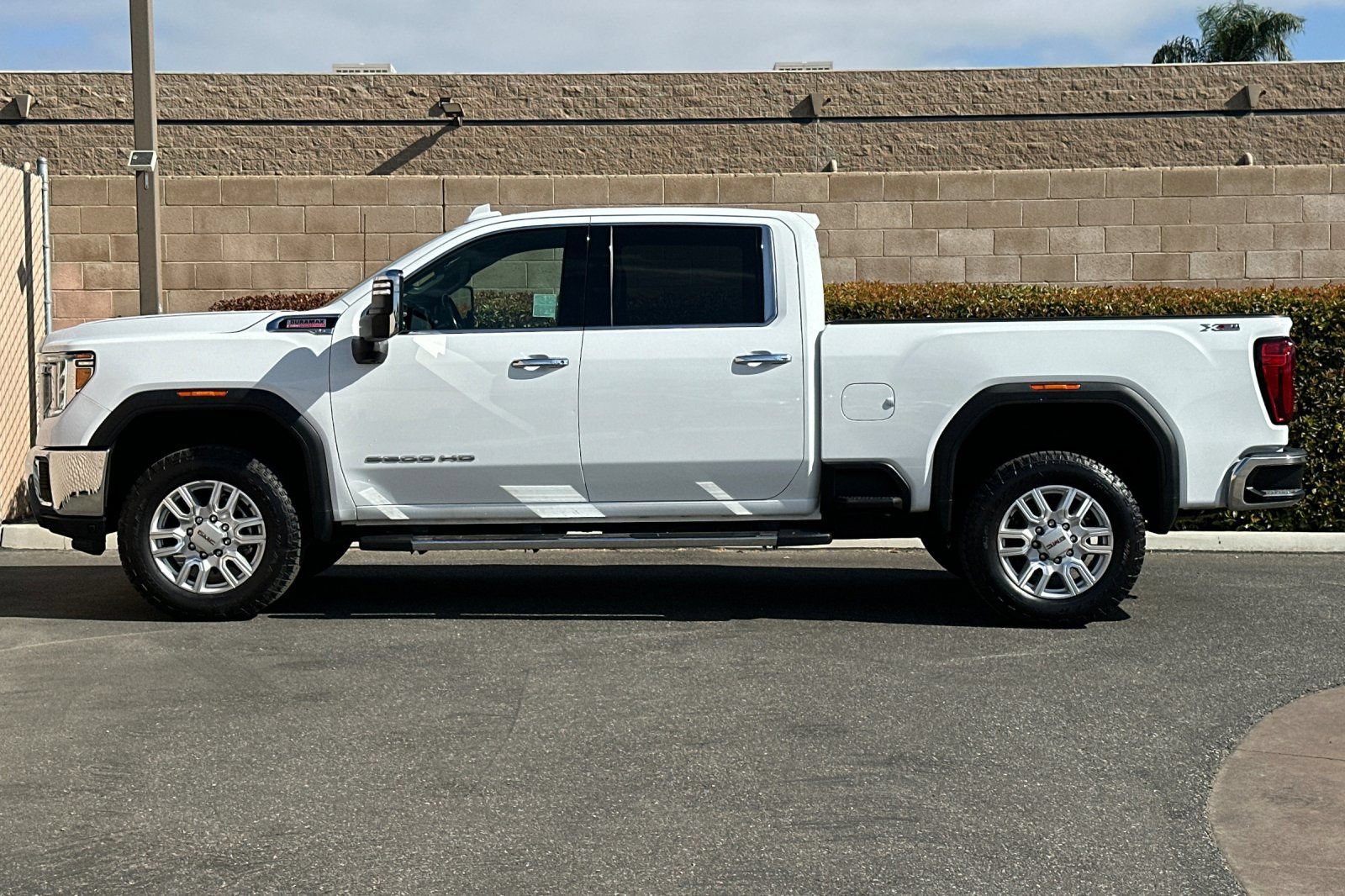 Used 2021 GMC Sierra 2500 SLT w/ SLT Preferred Package AWD/4WD image 7