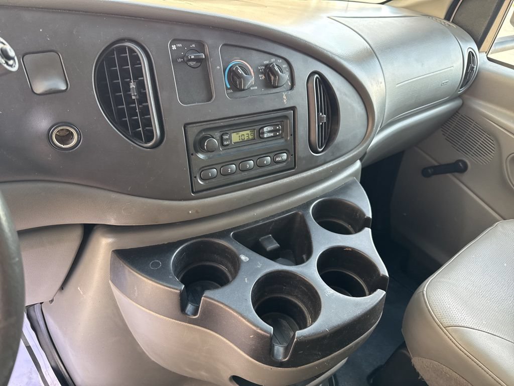 Used 2006 Ford E-350 and Econoline 350 Super Duty RWD image 13