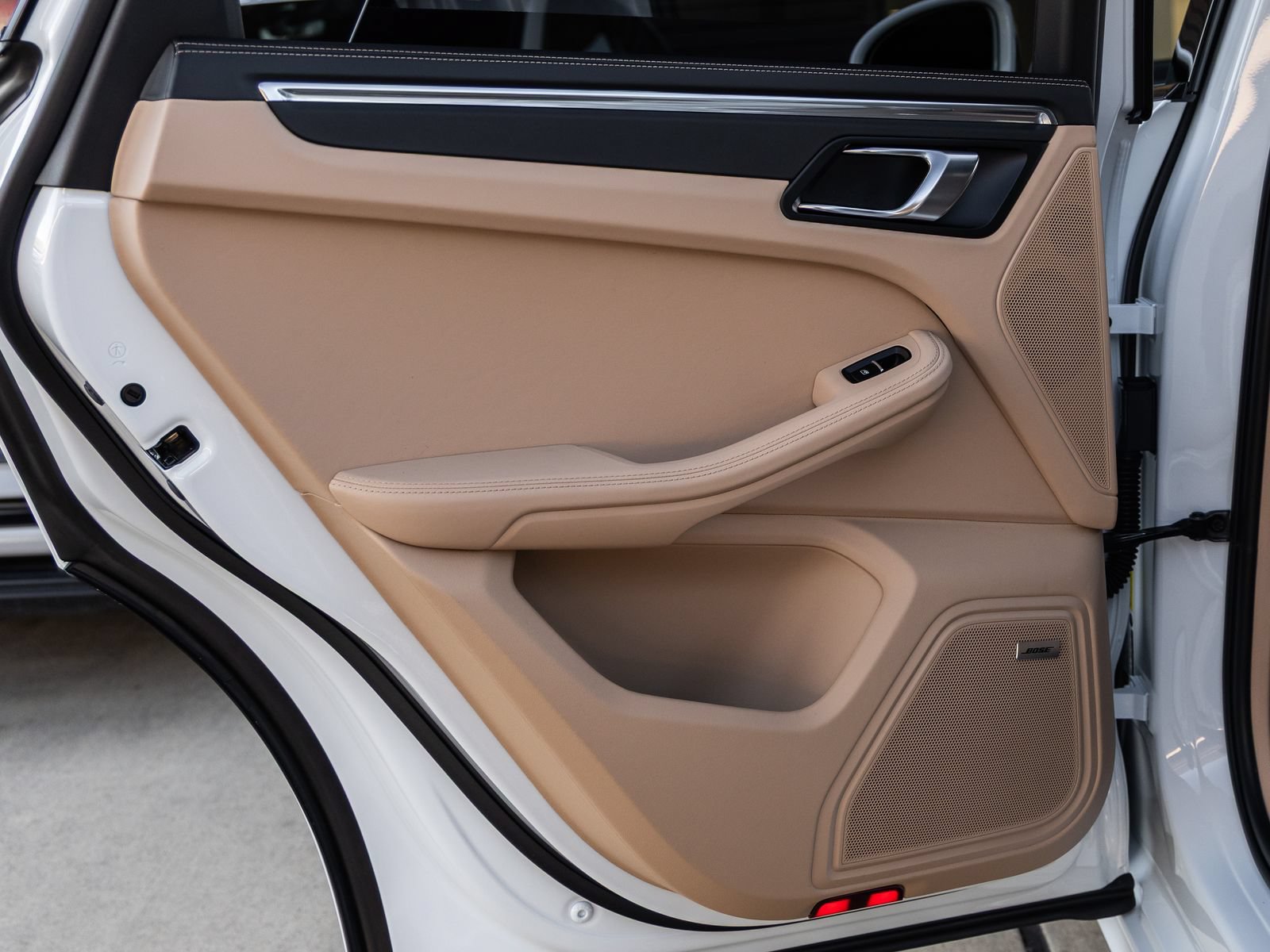 Certified 2026 Porsche Macan S AWD/4WD image 33