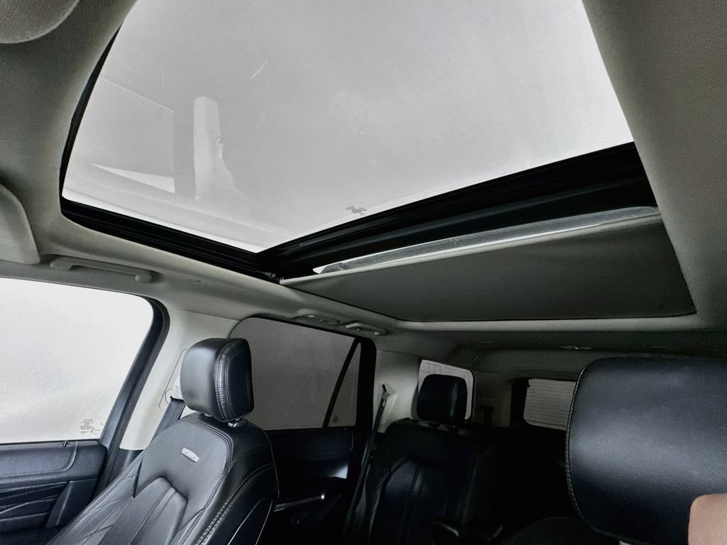 Used 2019 Ford Expedition Platinum RWD image 24