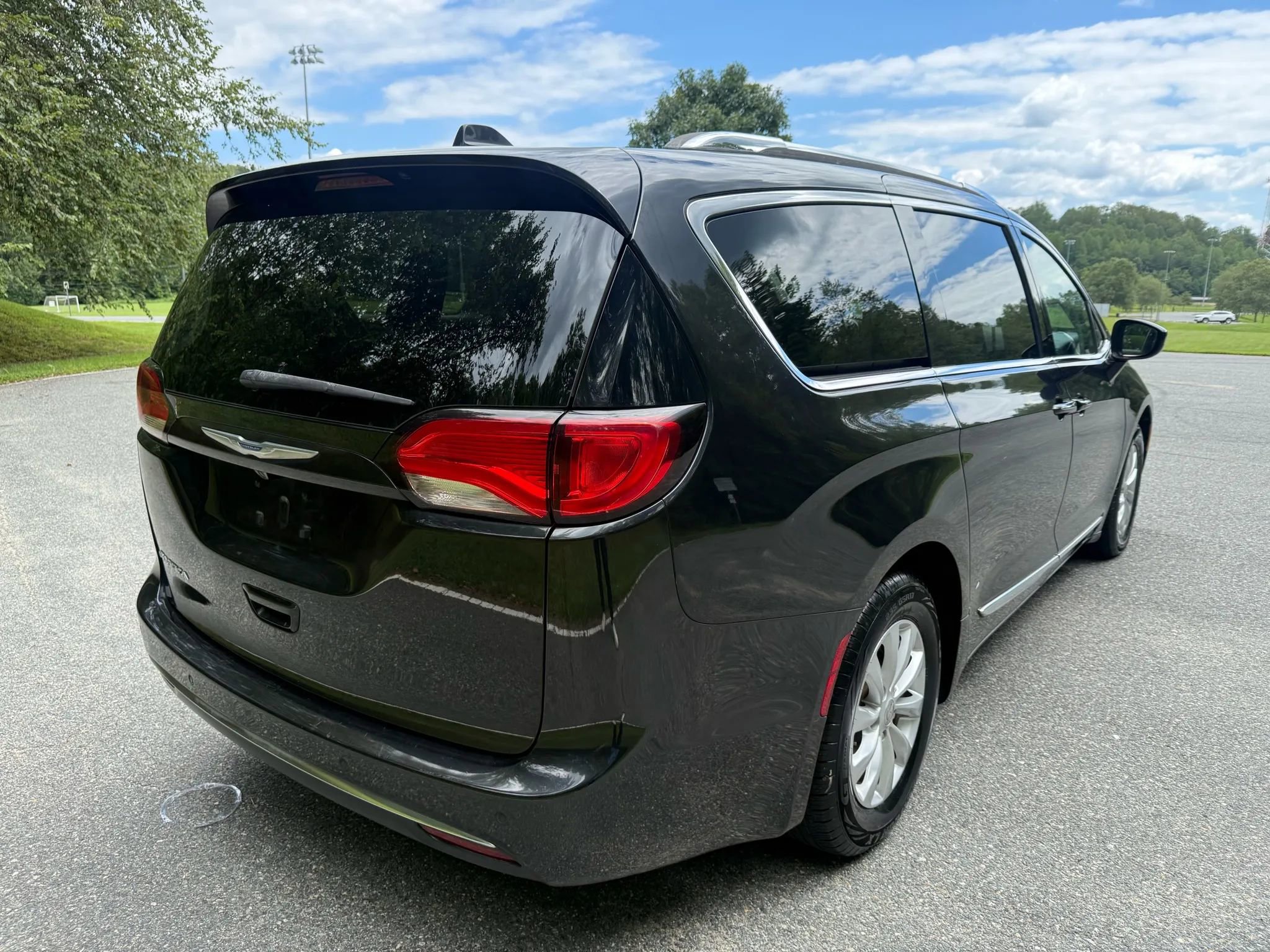 Used 2019 Chrysler Pacifica Touring-L FWD image 8