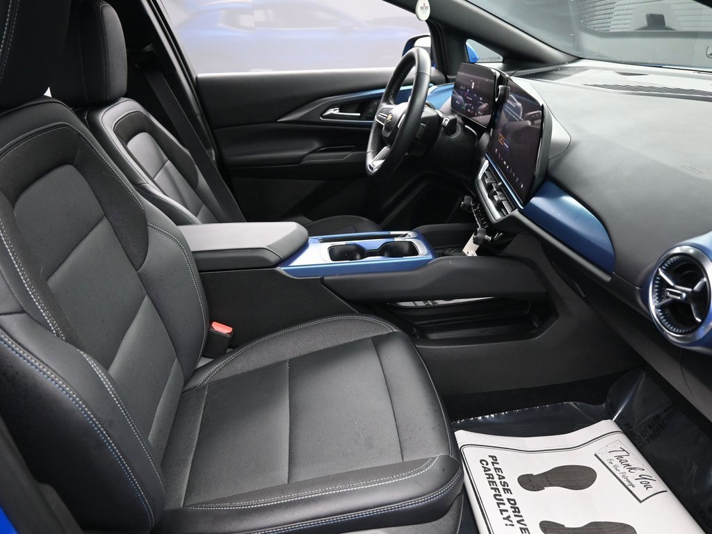 Used 2024 Chevrolet Equinox EV LT image 32