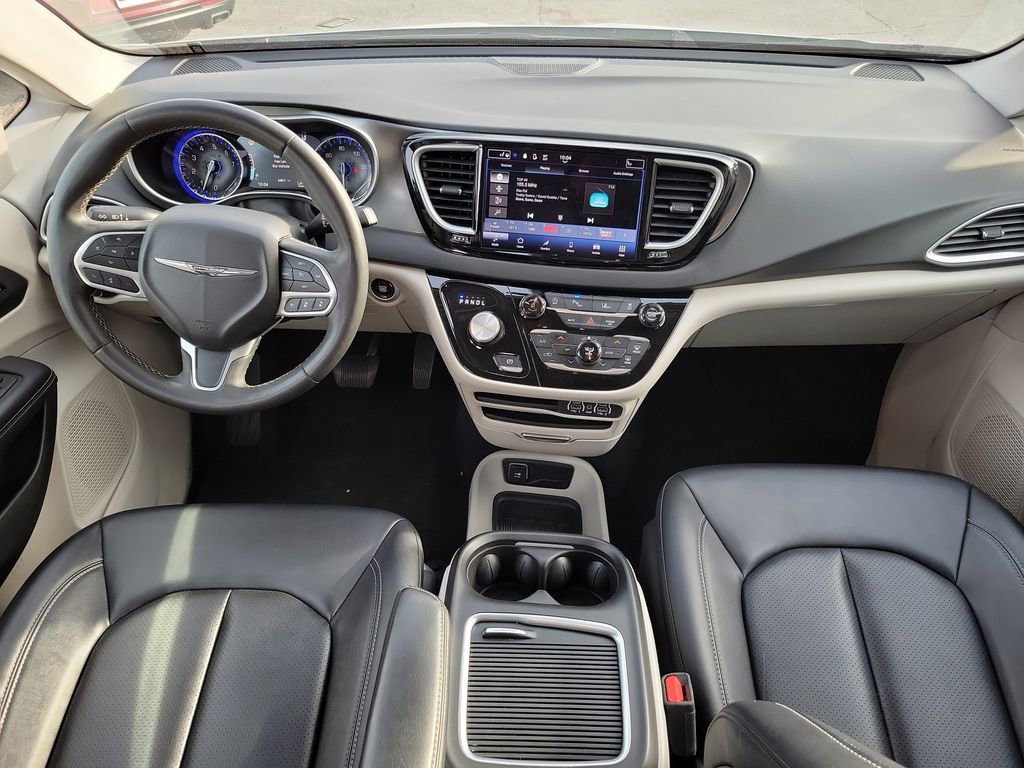 Used 2024 Chrysler Pacifica Touring-L image 15