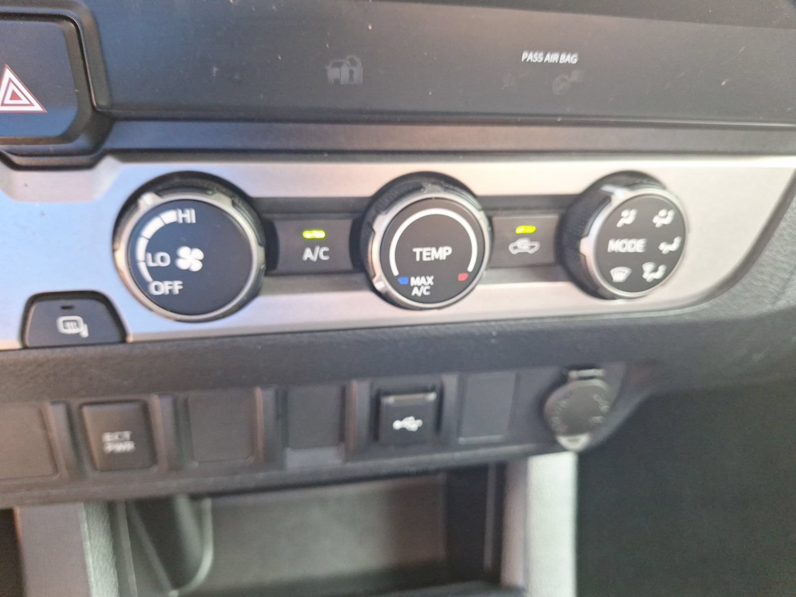 Used 2020 Toyota Tacoma SR w/ SR Convenience Package RWD image 23