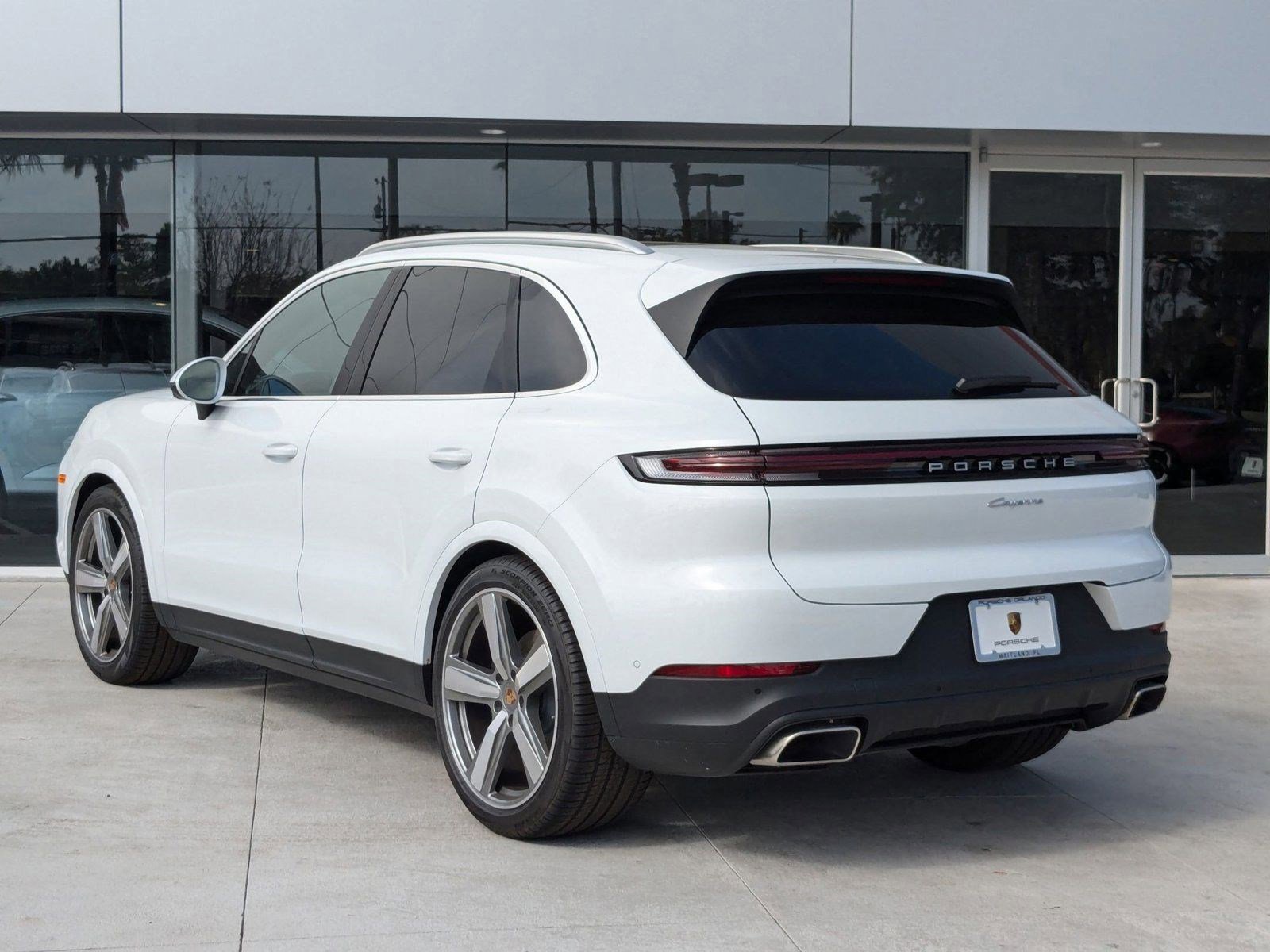 Certified 2025 Porsche Cayenne image 3