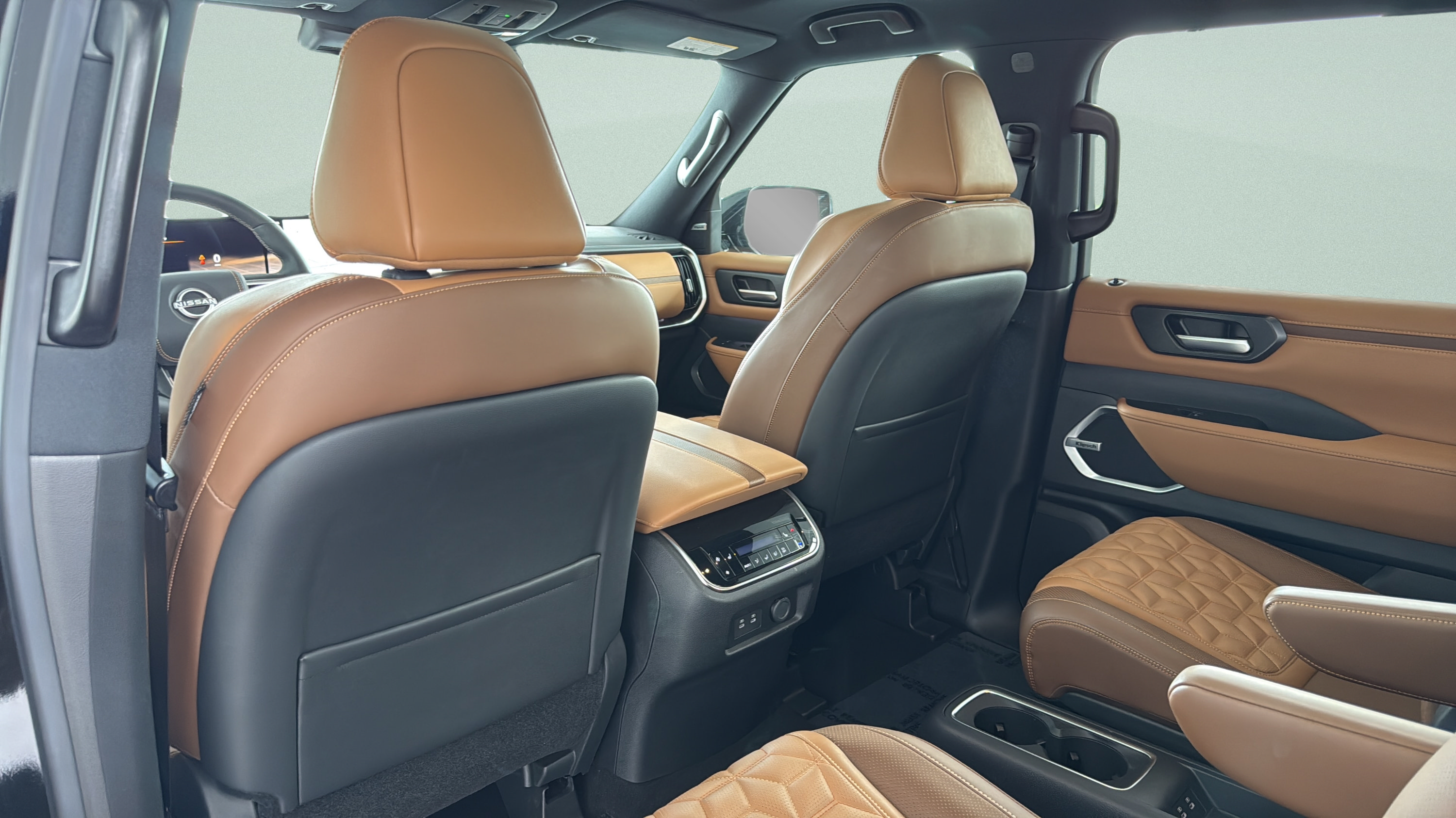 Used 2025 Nissan Armada Platinum Reserve w/ Convenience Package RWD image 25