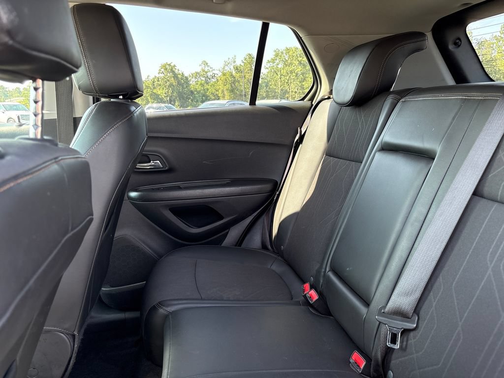 Used 2022 Chevrolet Trax LT w/ LT Convenience Package AWD/4WD image 22