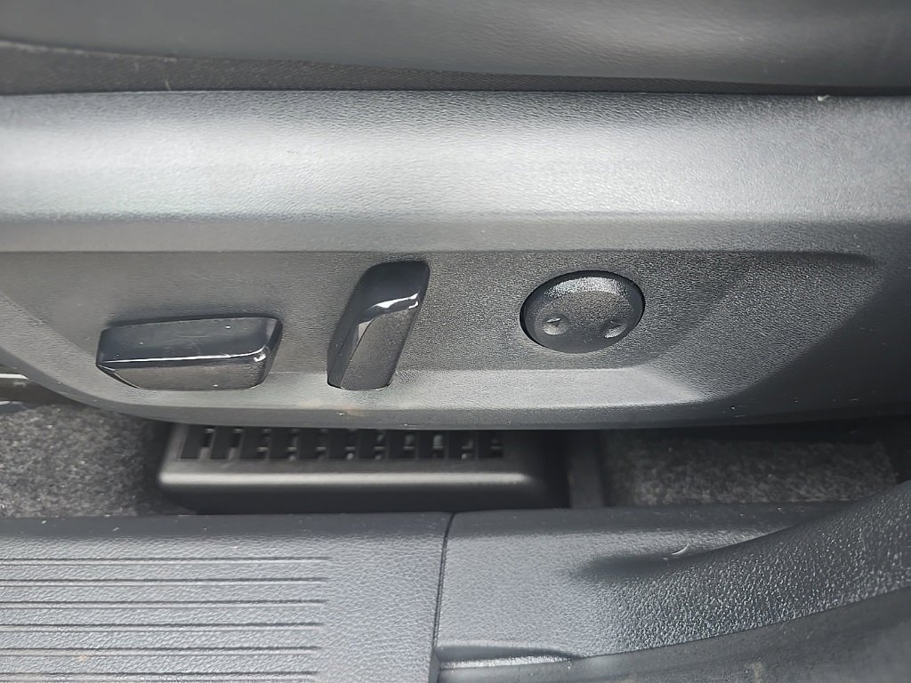 Used 2023 Nissan Rogue SV w/ SV Premium B Package image 21