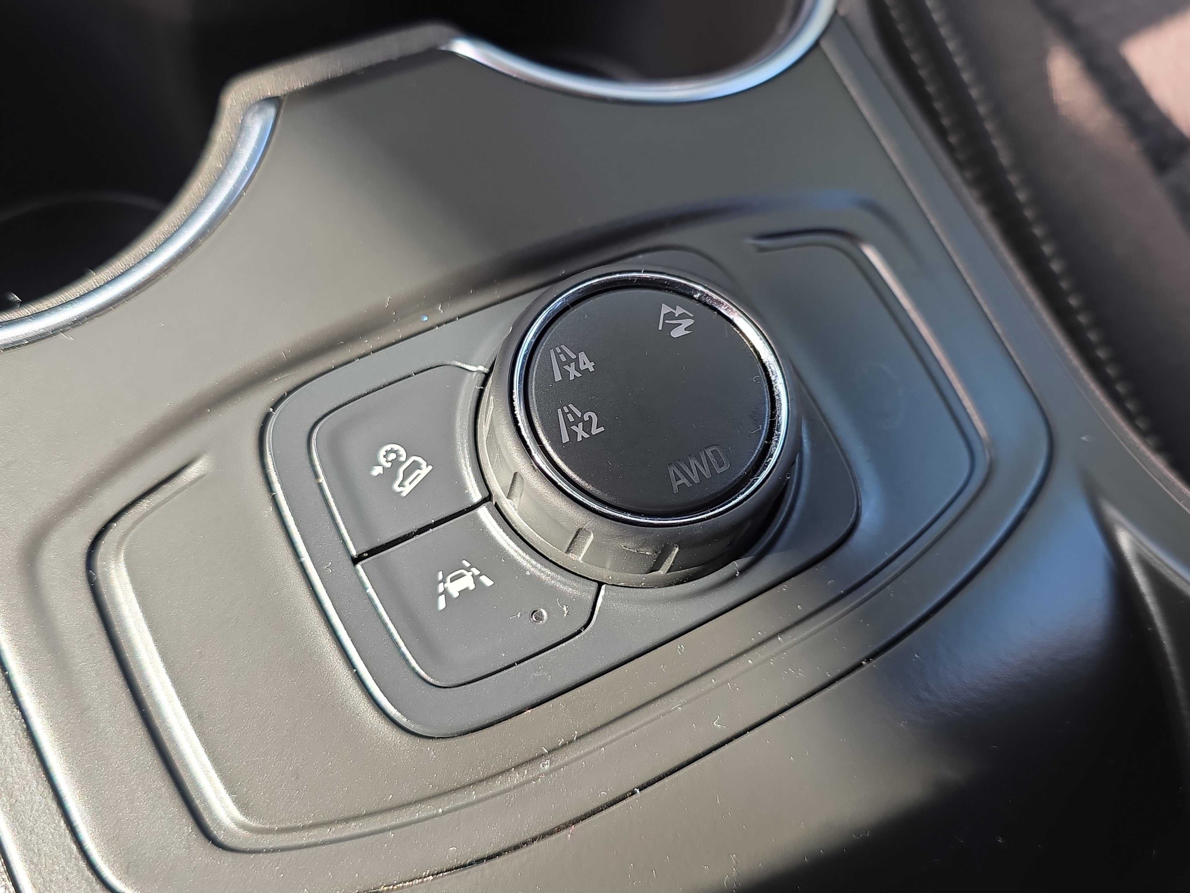 Used 2024 GMC Terrain SLE image 32