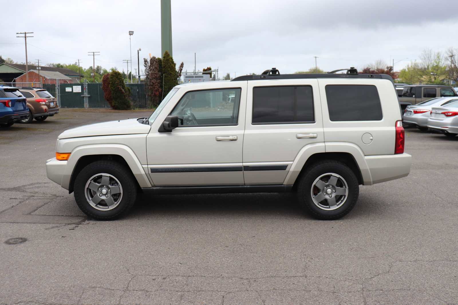 Used 2007 Jeep Commander Sport AWD/4WD image 8