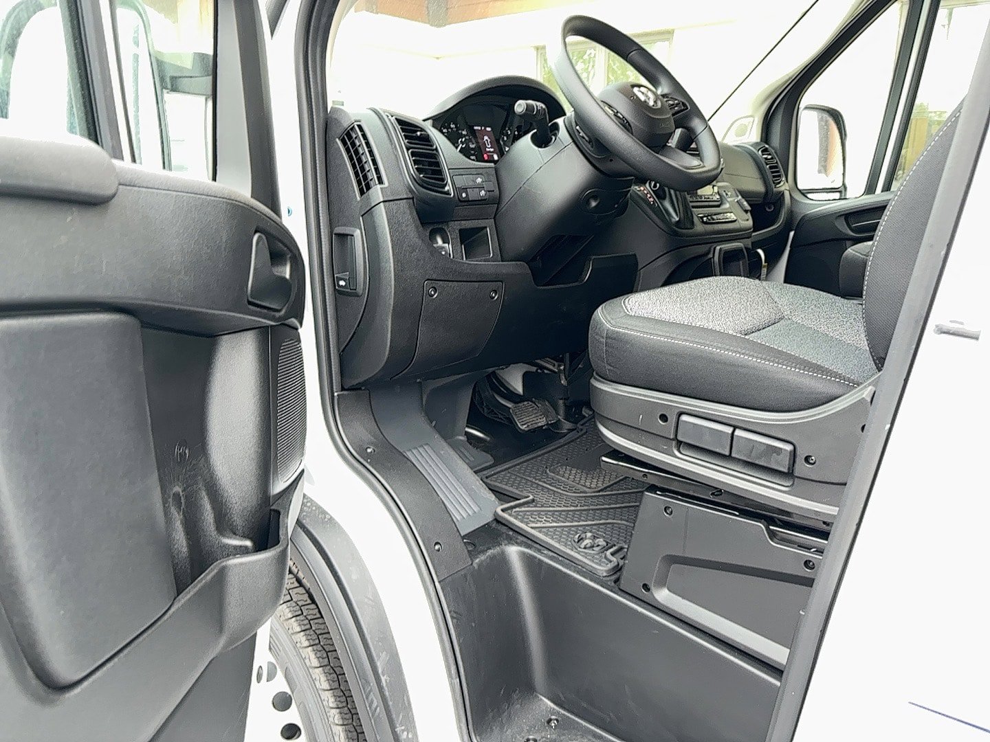 New 2026 RAM ProMaster 1500 w/ Convenience Group FWD image 12