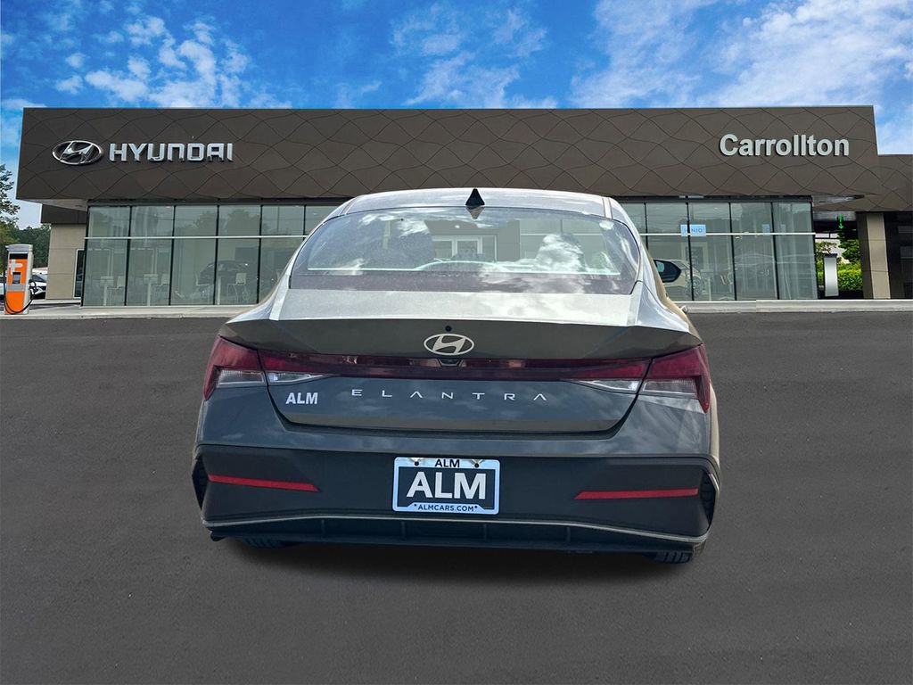 Used 2025 Hyundai Elantra SE FWD image 6