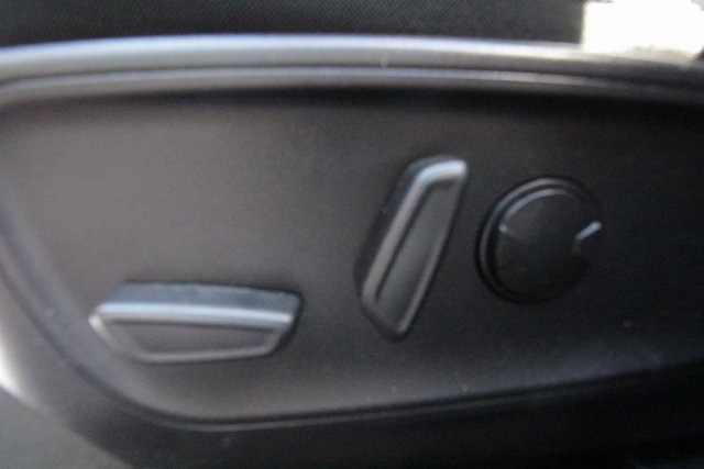 Used 2022 Ford Escape SE w/ SE Sport Appearance Package image 18