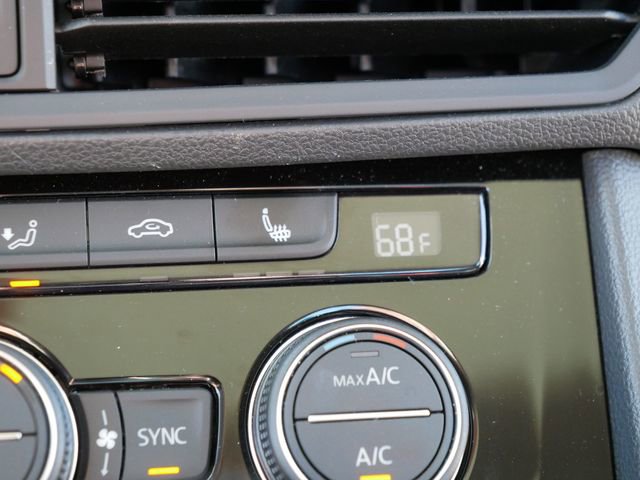 Used 2023 Volkswagen Jetta SE w/ Panoramic Sunroof Package image 36