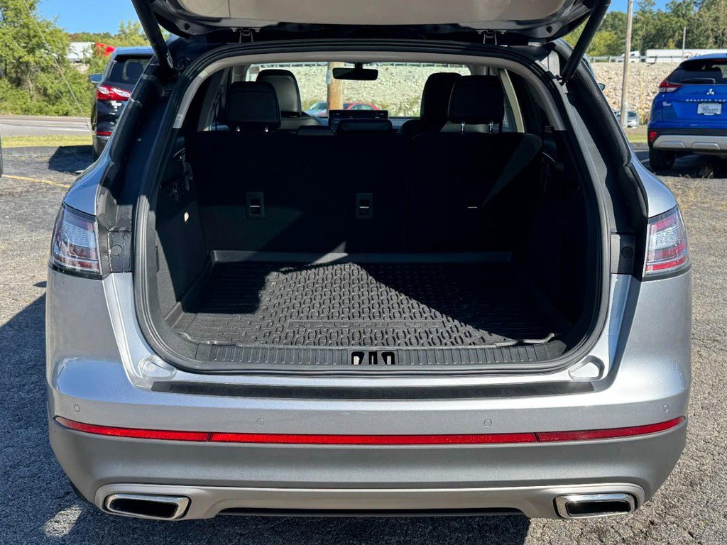 Used 2022 Lincoln Nautilus Reserve image 9