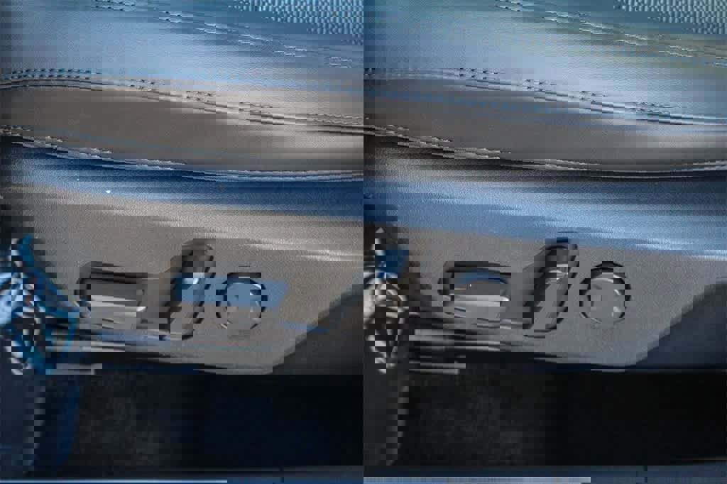 Used 2023 Kia Niro EX image 29