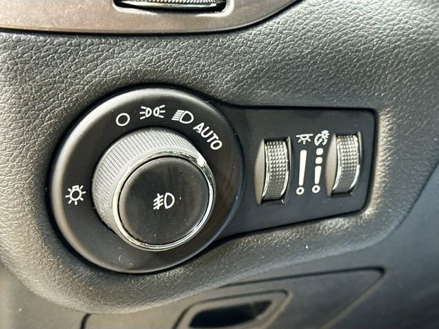 Used 2019 Jeep Cherokee Latitude Plus w/ Cold Weather Group image 12