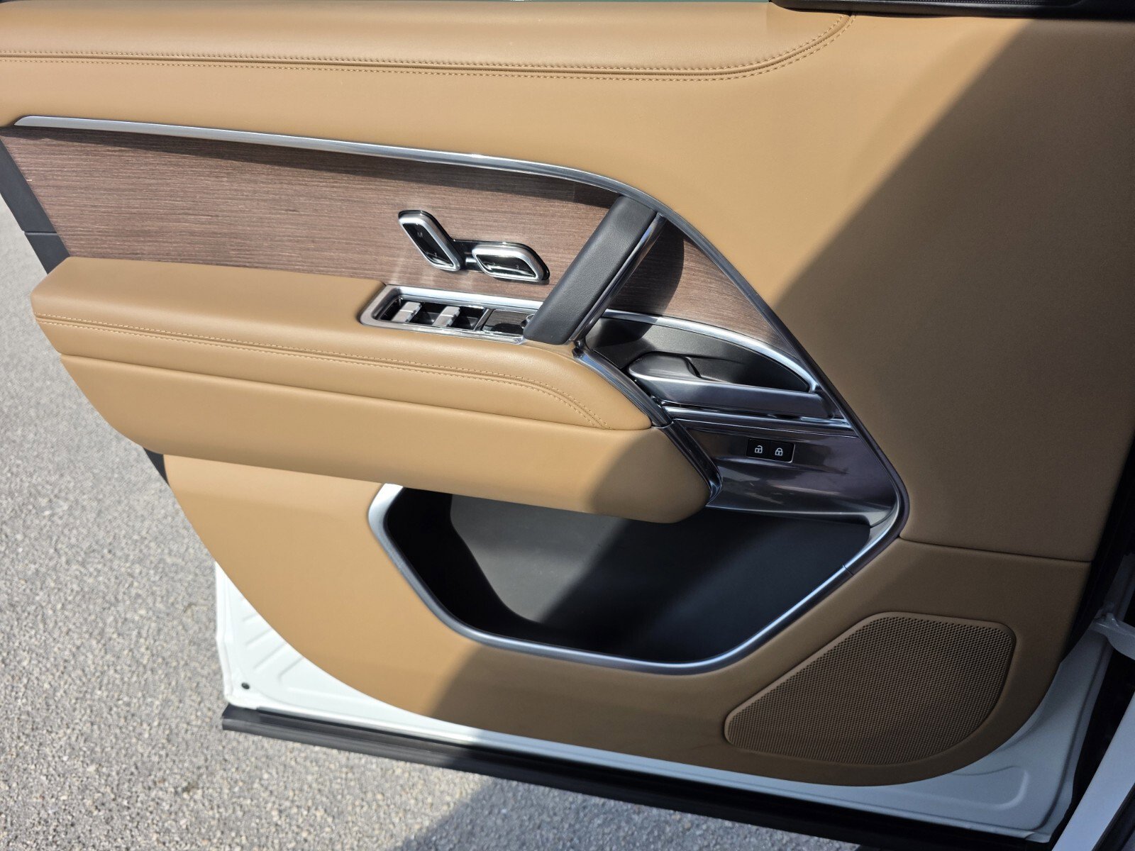 Certified 2024 Land Rover Range Rover Long Wheelbase SE image 24