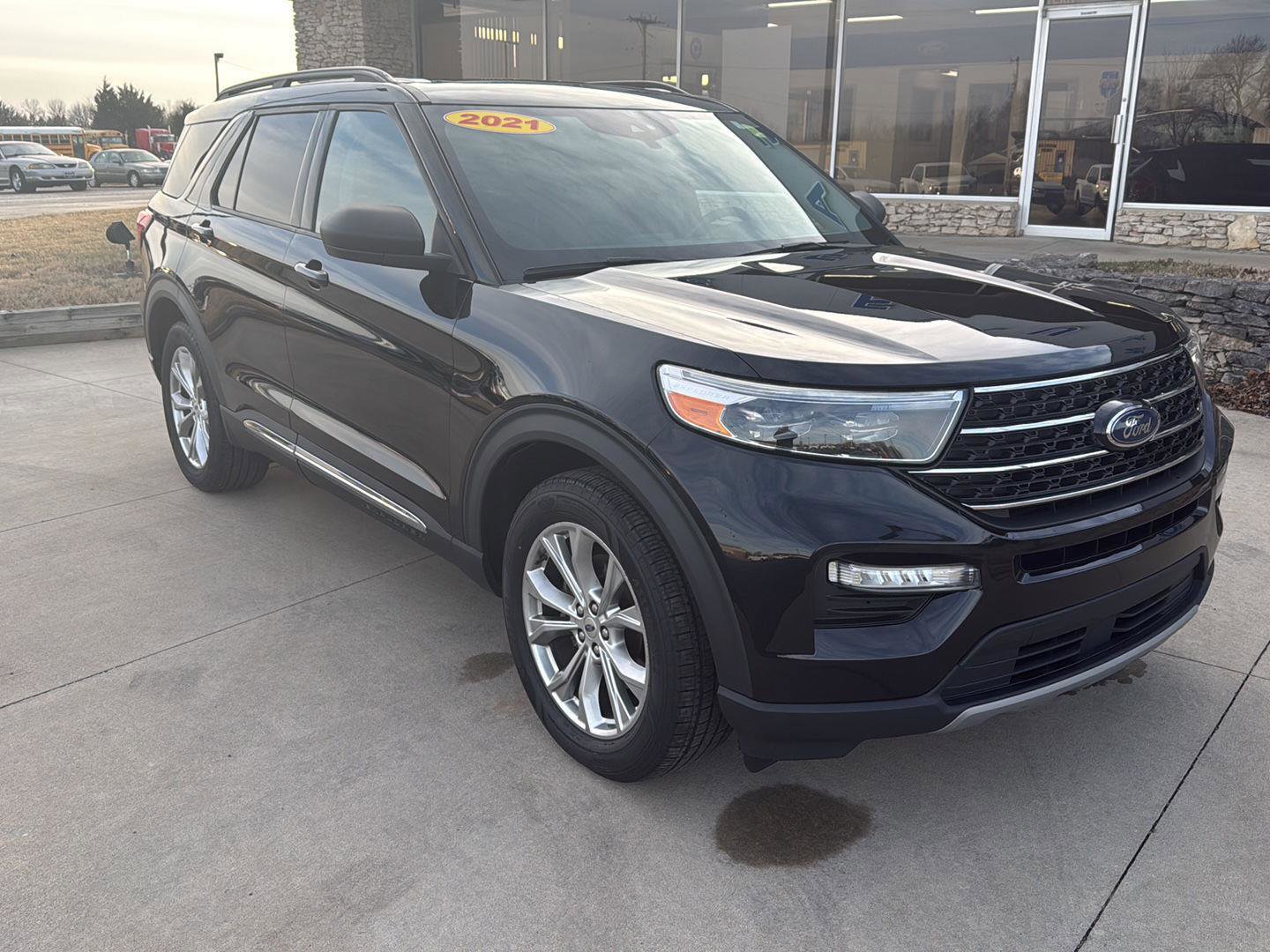 Used 2021 Ford Explorer XLT w/ Equipment Group 202A image 1