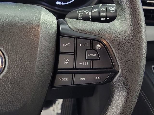 Used 2025 Toyota Sienna LE FWD image 25