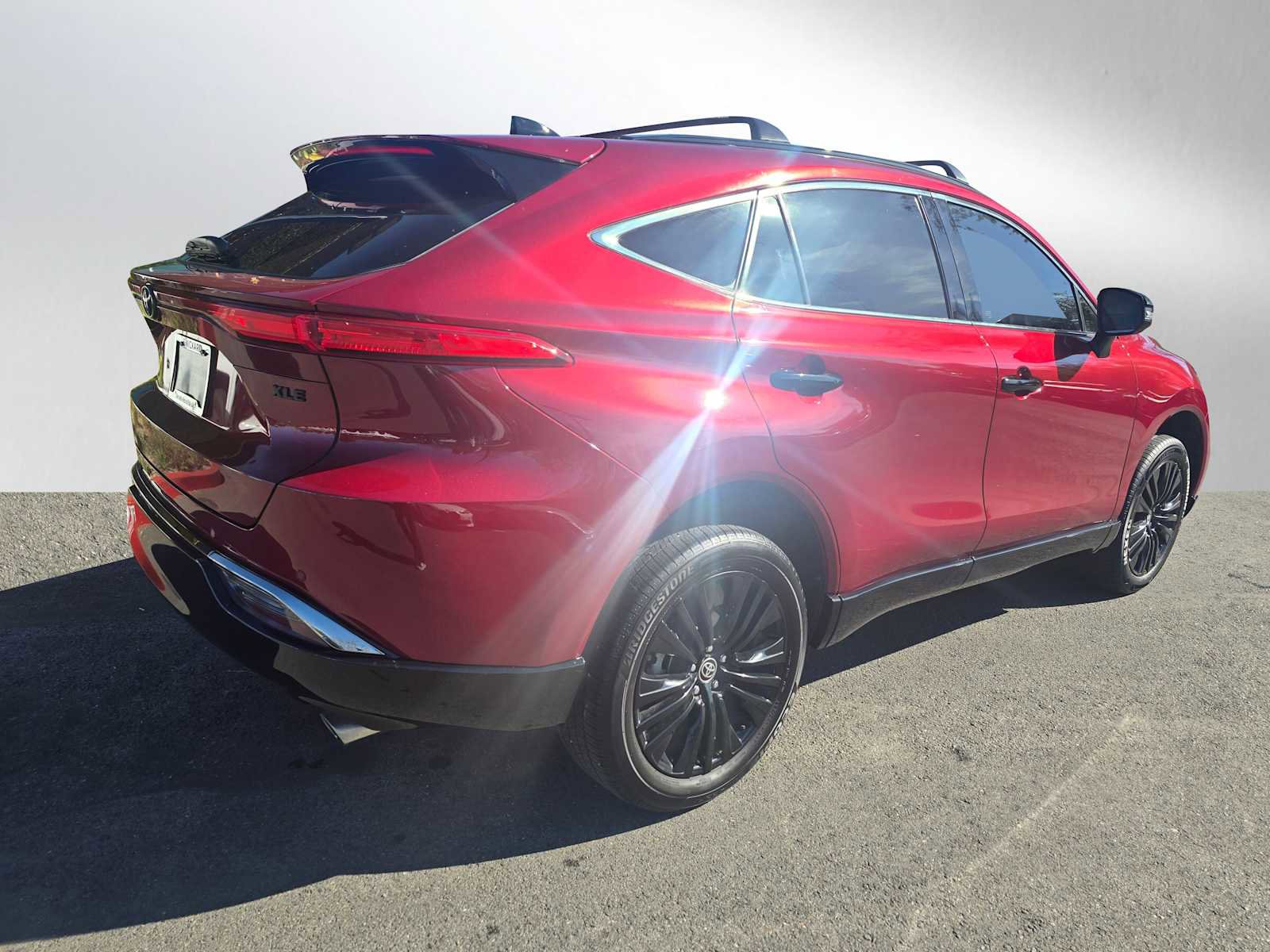 Used 2023 Toyota Venza Nightshade image 3